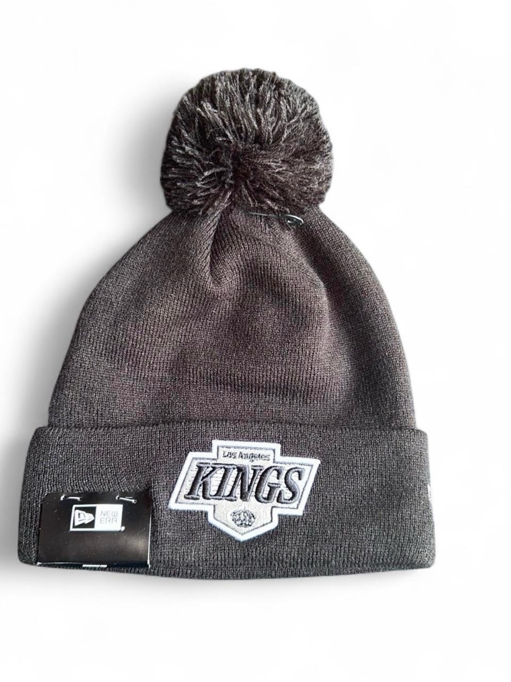 New Era Los Angeles Kings Charcoal Pom Knit Beanie Salvadoran night